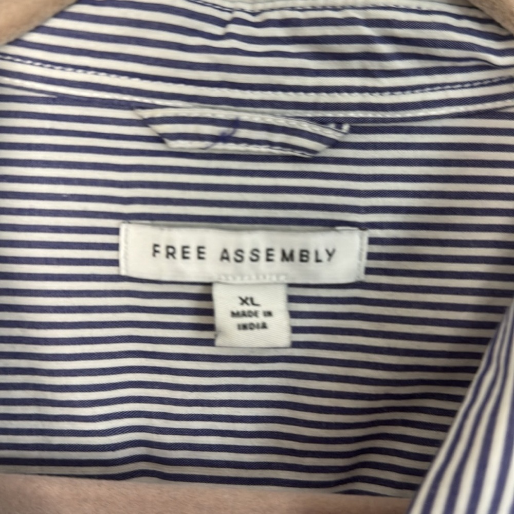 Free Assembly Blue and White Women's Wrap Shirt
Dress with Short Sleeves Size XL - Picture 7 of 13